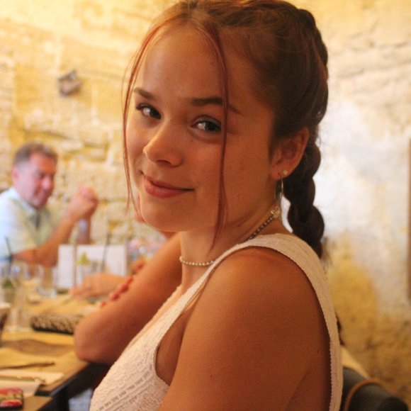 Meet your Posher, Kate - Picture 1 of 1